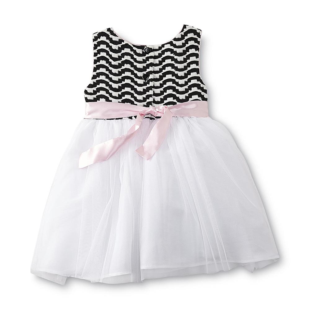 Vestido con top en blanco y negro, lazo rosa y falda en tul