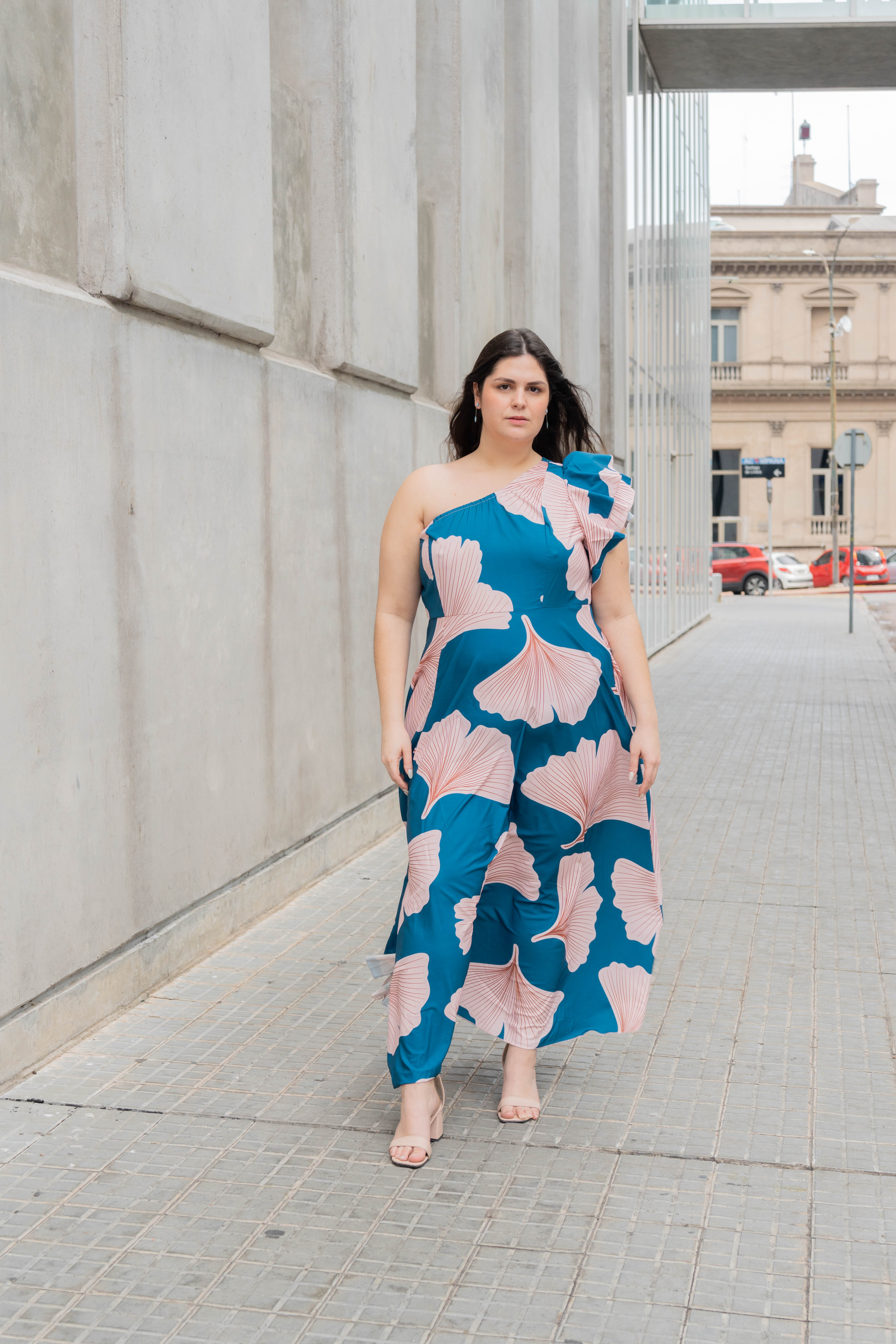 Vestido floral con una manga sola