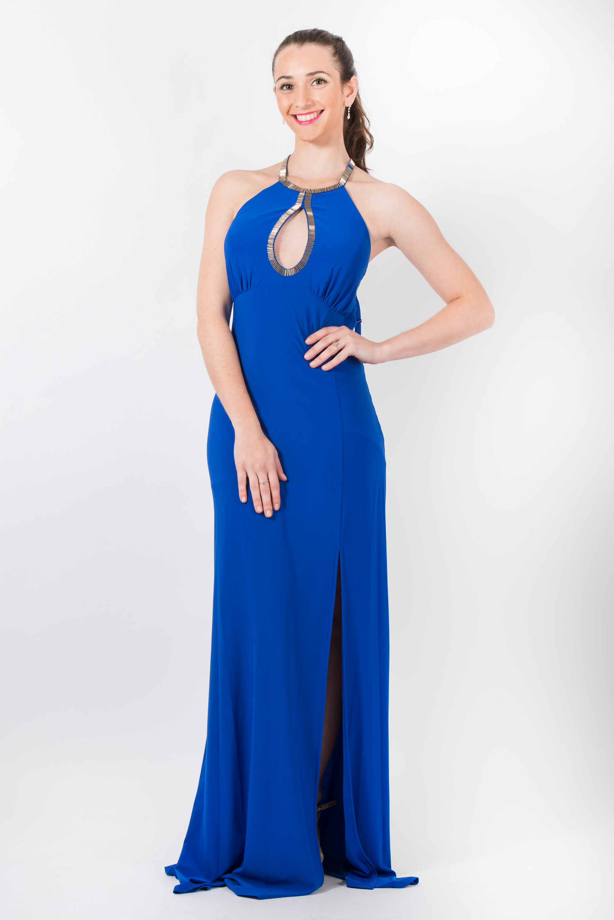 Vestido azul con espalda escotada y bordados